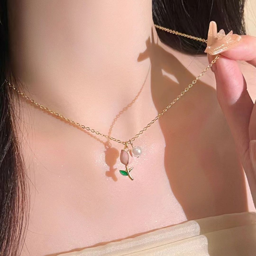 Tulip Pearl Pendant Necklace