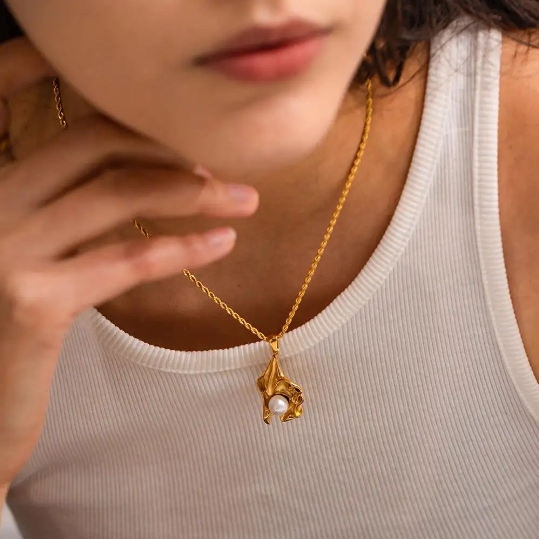 Golden Embrace Pearl Neckpiece set