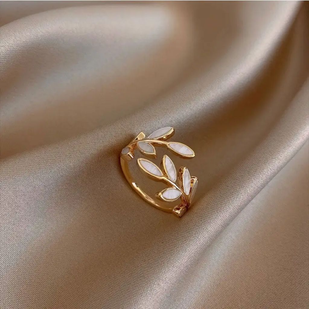 Delicate Leaf Ring