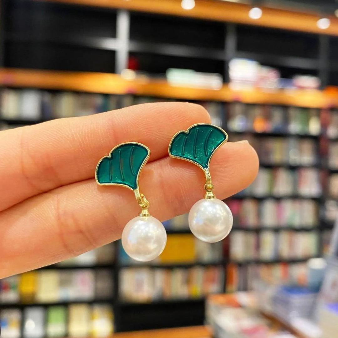 Opulent Pearl earring