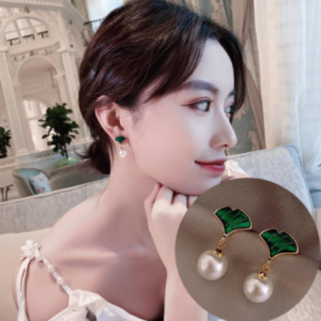 Opulent Pearl earring
