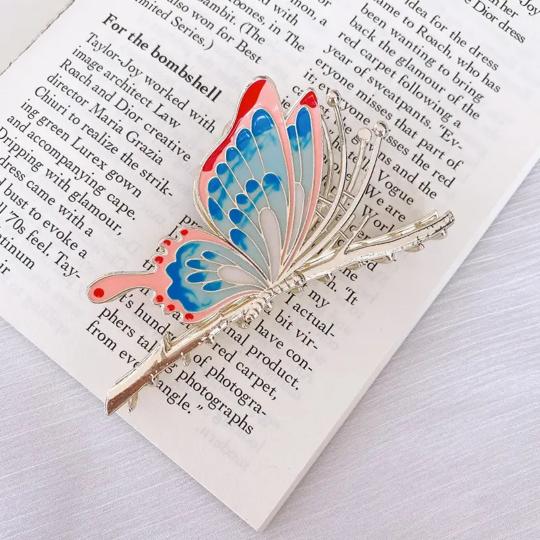 Butterfly Hold On Point Claw