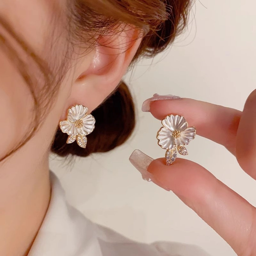 Flora Glimmer Studs Earrings