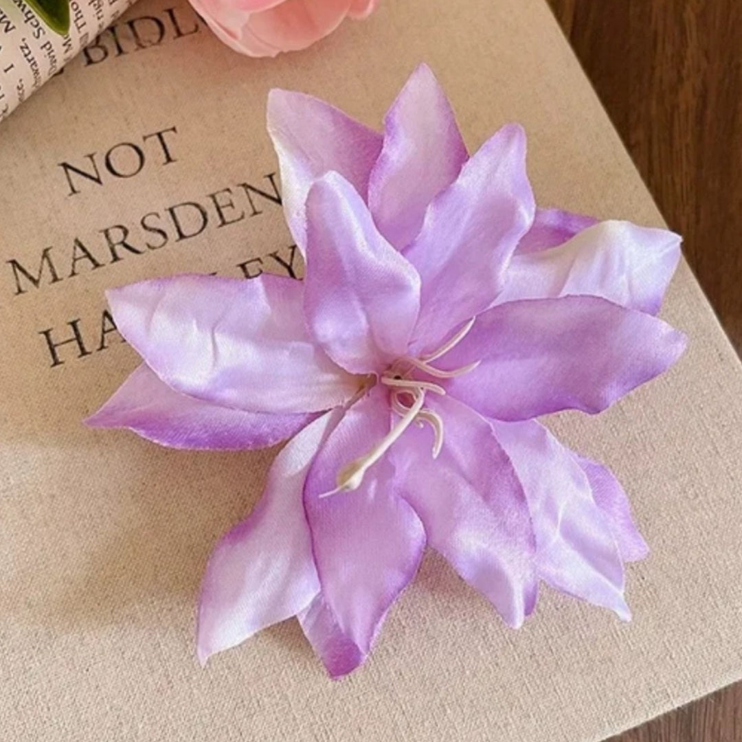 Lavender Lily Clip