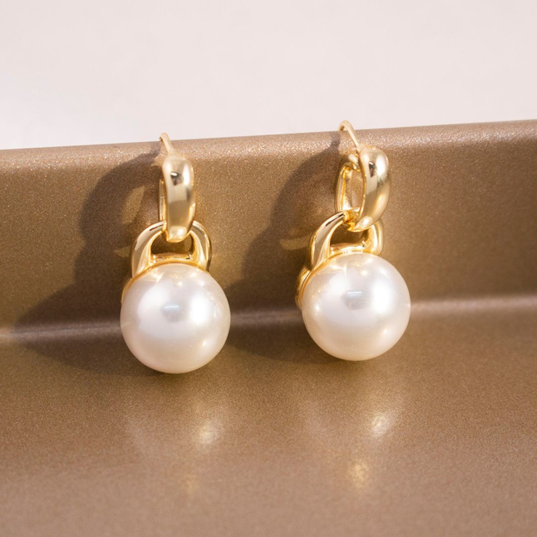 Modern Musse Pearl Earrings