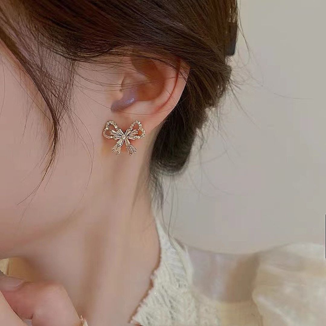 Pavé Ribbon Studs Earrings