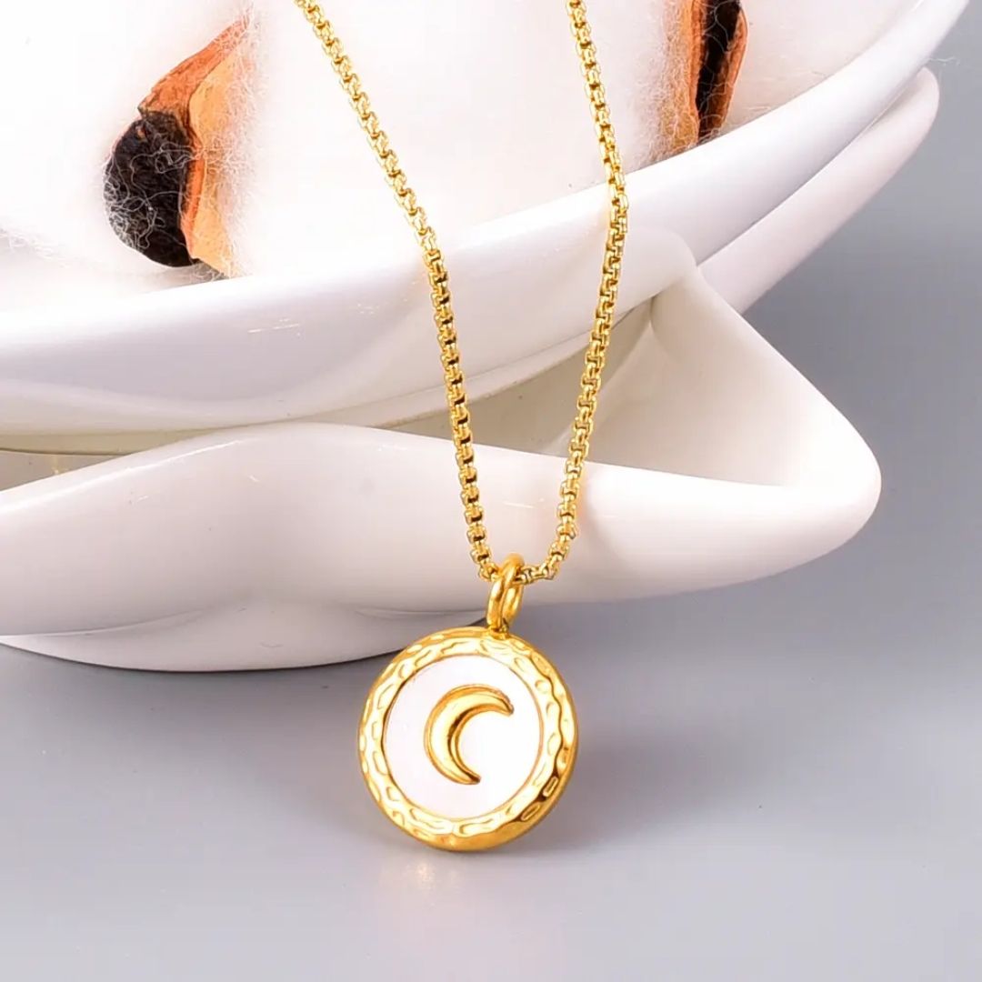 Chain Moon Necklace