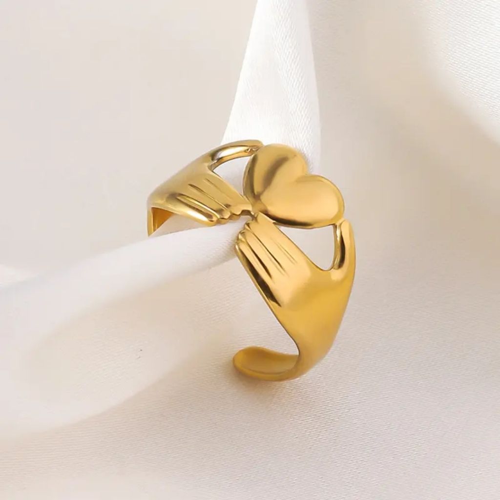 Heart-Holding Ring