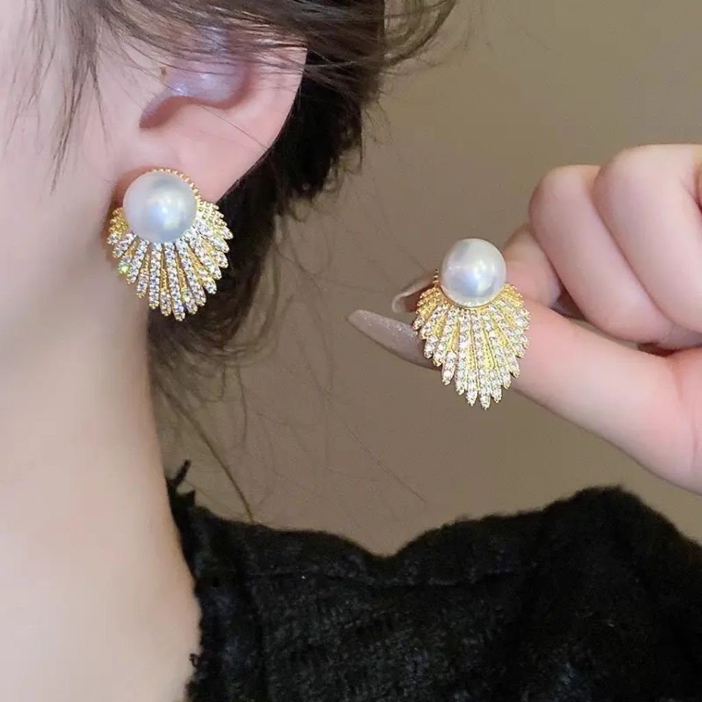 Elegant Pearl Studs Earrings