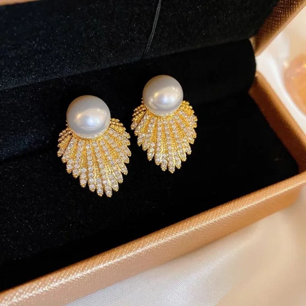 Elegant Pearl Studs Earrings