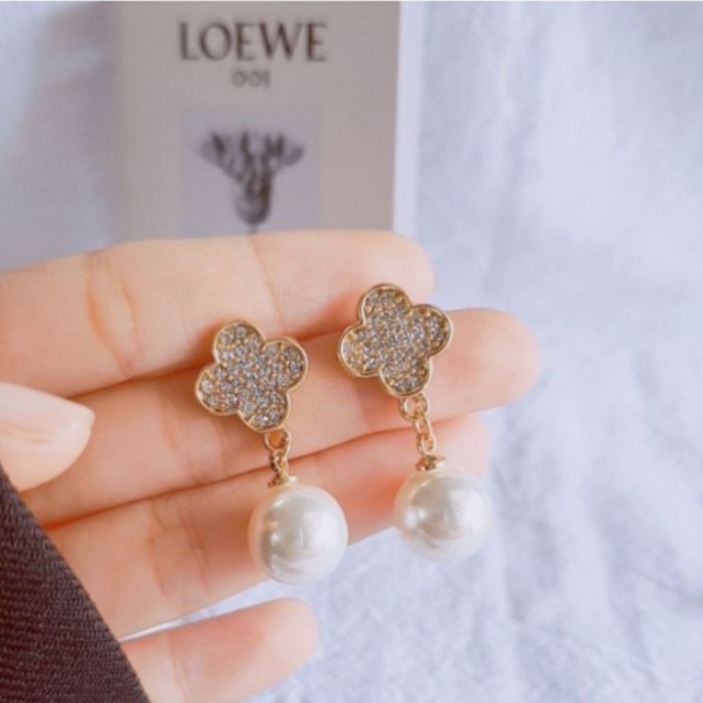 Elegant Pearl Drops Earrings