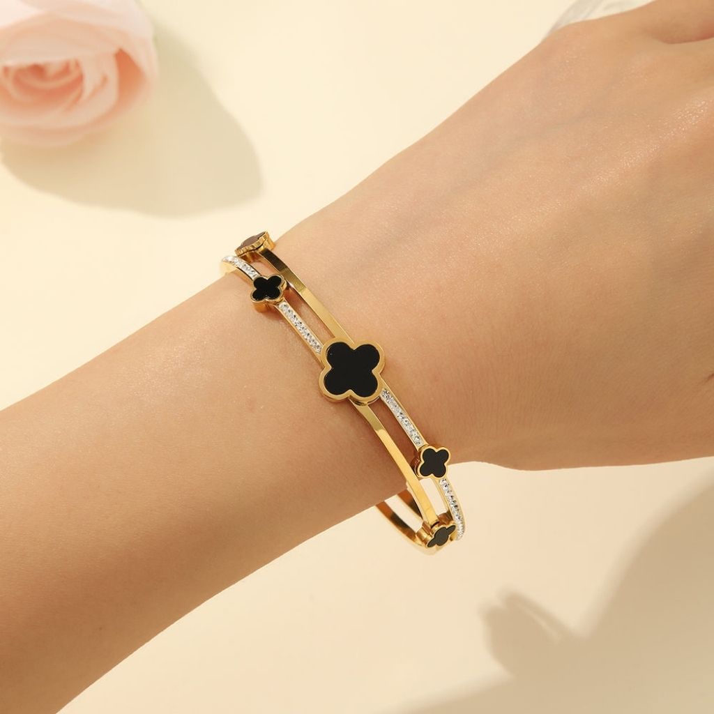 Midnight Clove Beauty Bracelet