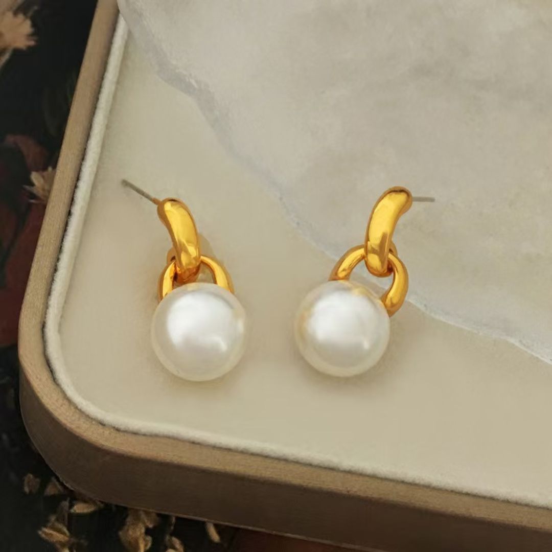 Modern Musse Pearl Earrings