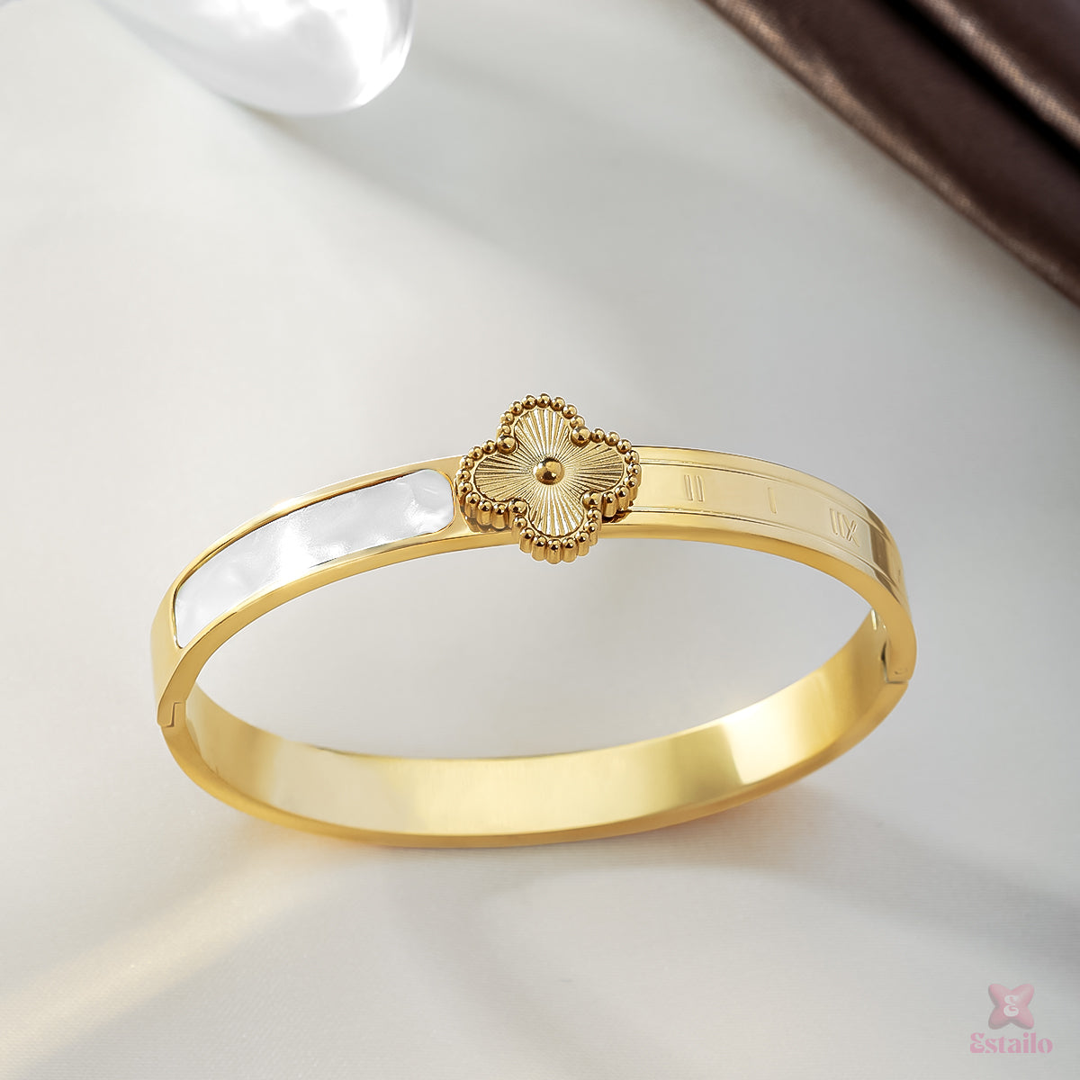 Elegant Clover Bracelet