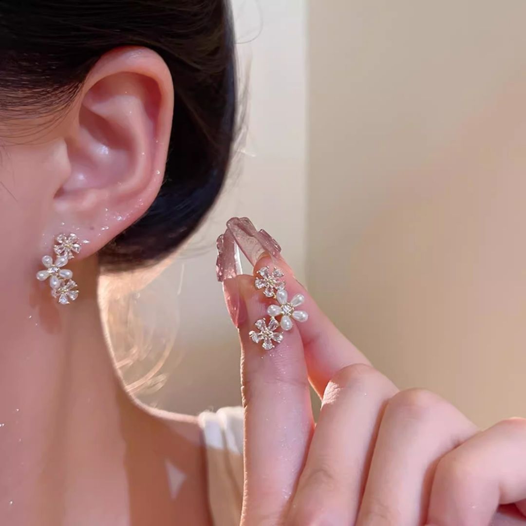 Floral Grace Pearl Earrings