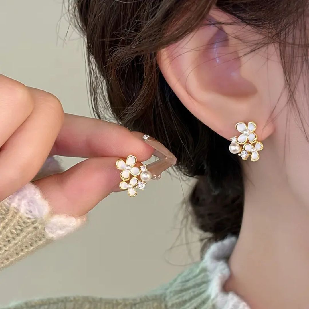 White Floral Pearl Studs Earring