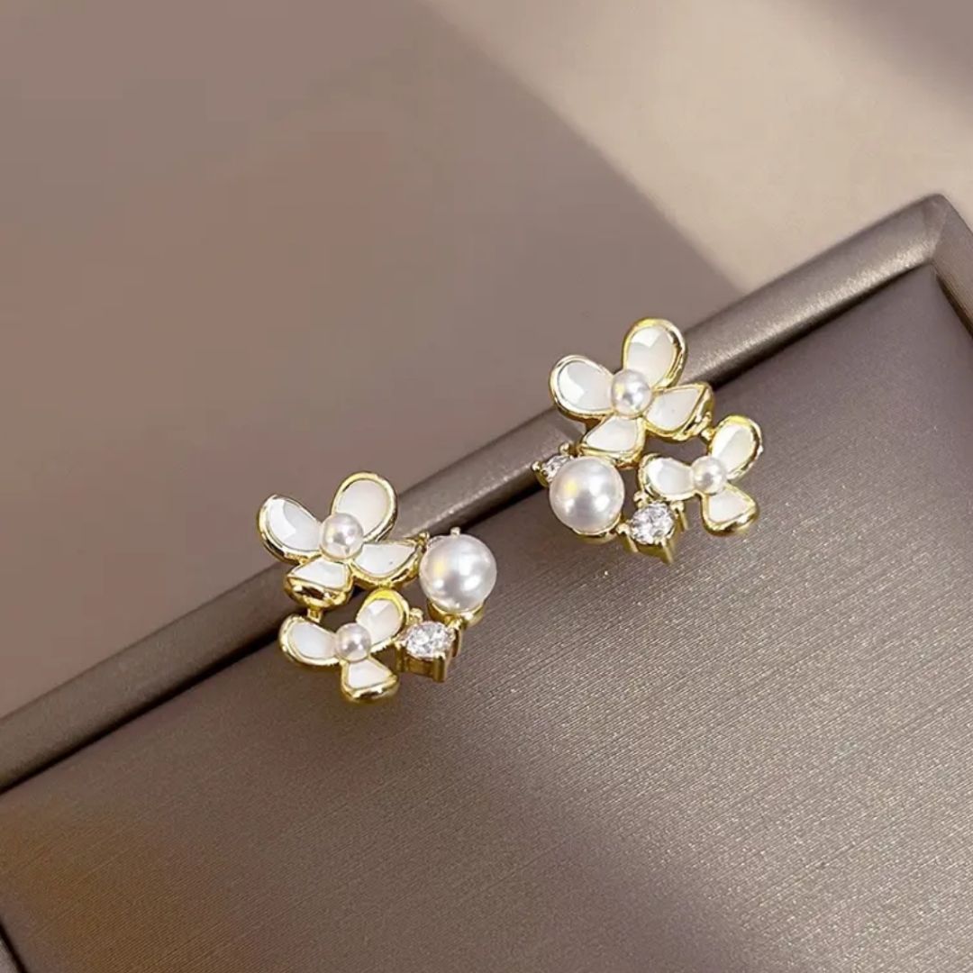 White Floral Pearl Studs Earring