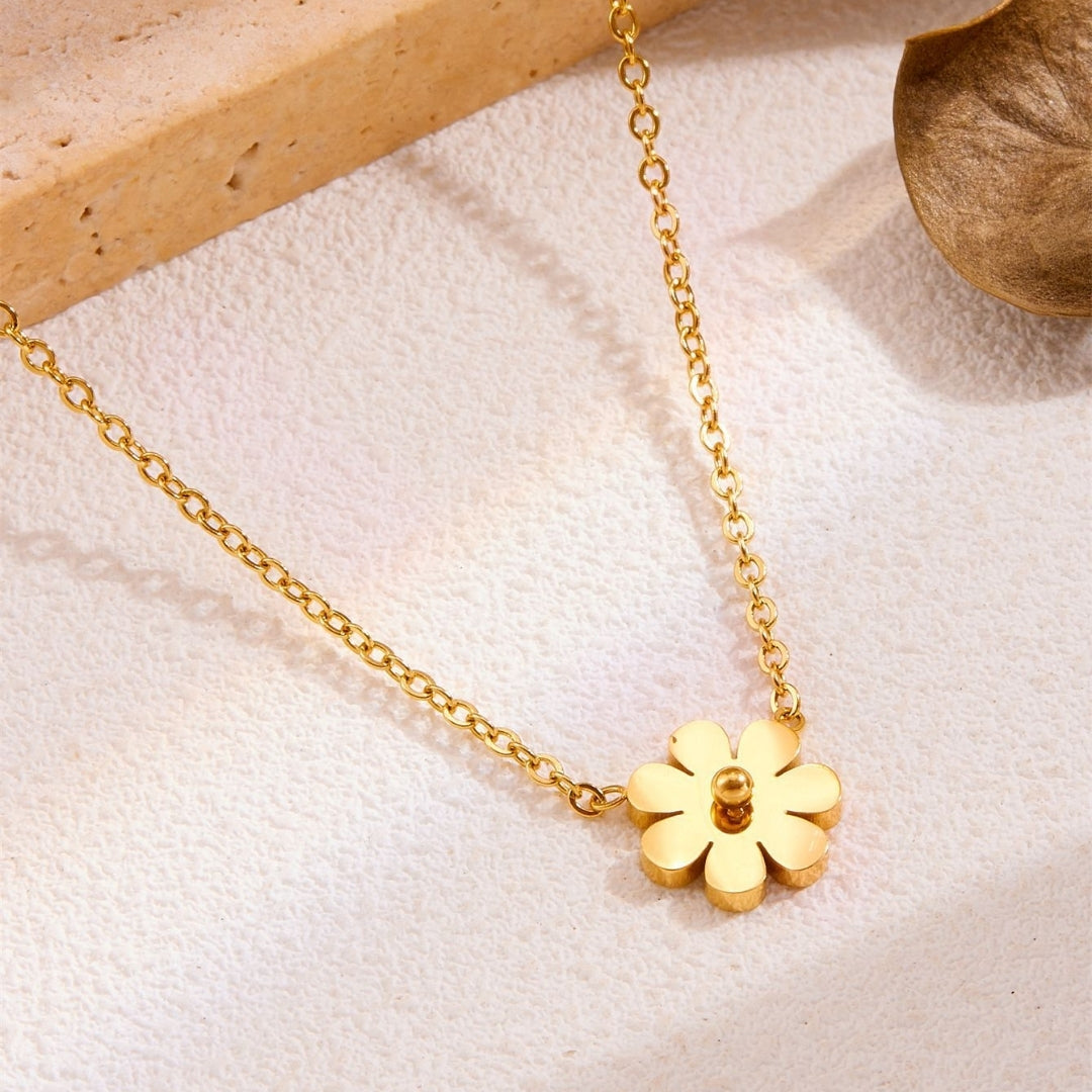 Petite Daisy Charm Necklace