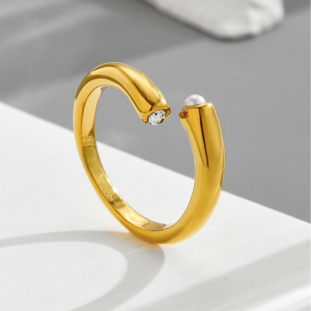 Sleek Orbit Pearl Ring
