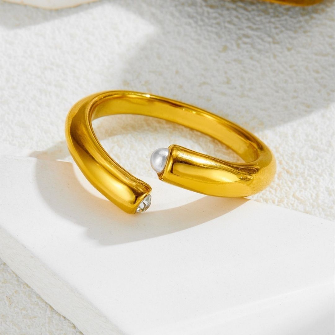 Sleek Orbit Pearl Ring