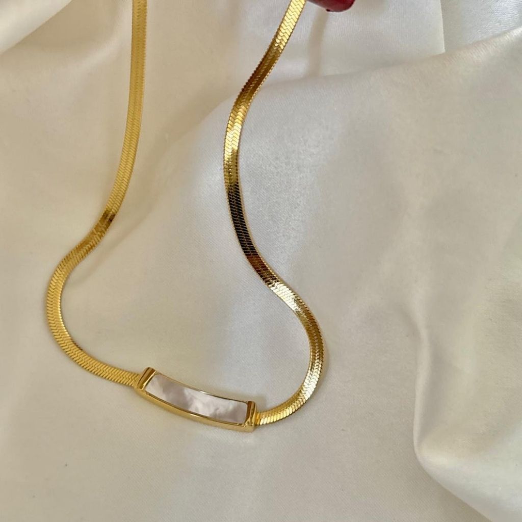 Glossy Shining Necklace