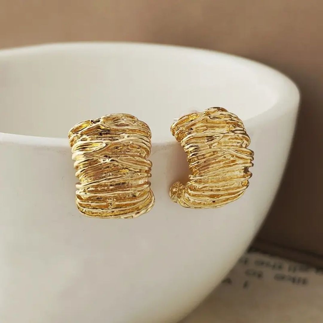 Tenuous Curl Studs Earrings