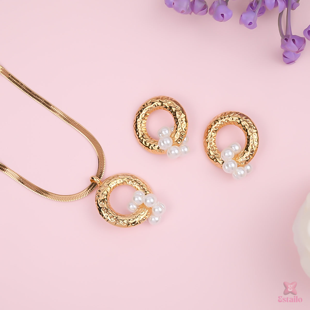 Blush Pearl Loop Necklace