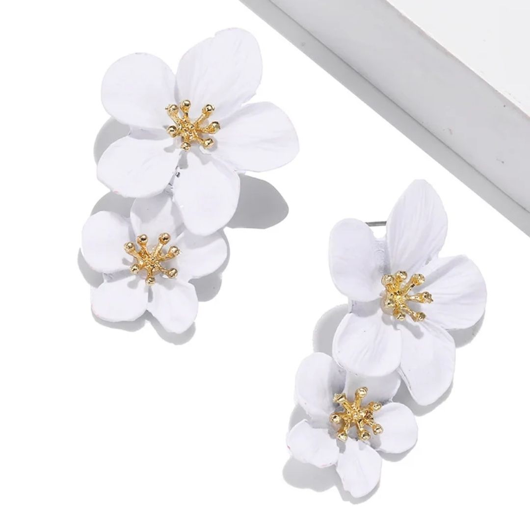 White Daisy Dreams Earring