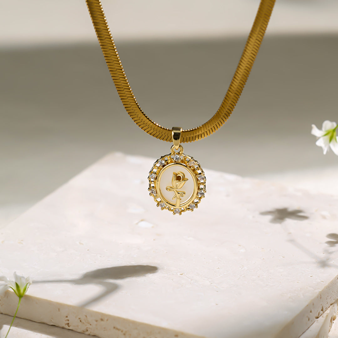 Golden Elegance Daisy Neckpiece