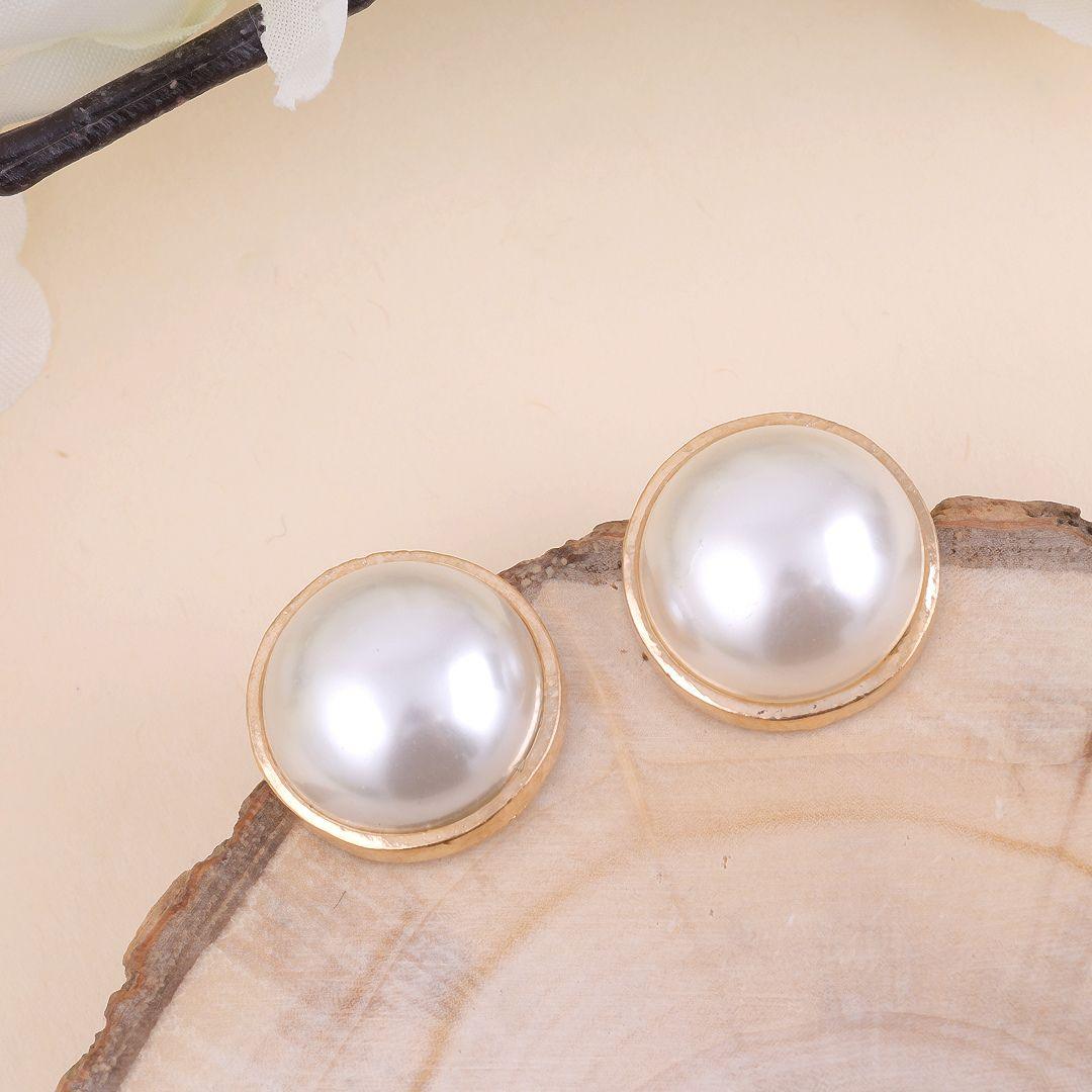 Pearl of Stud Earrings