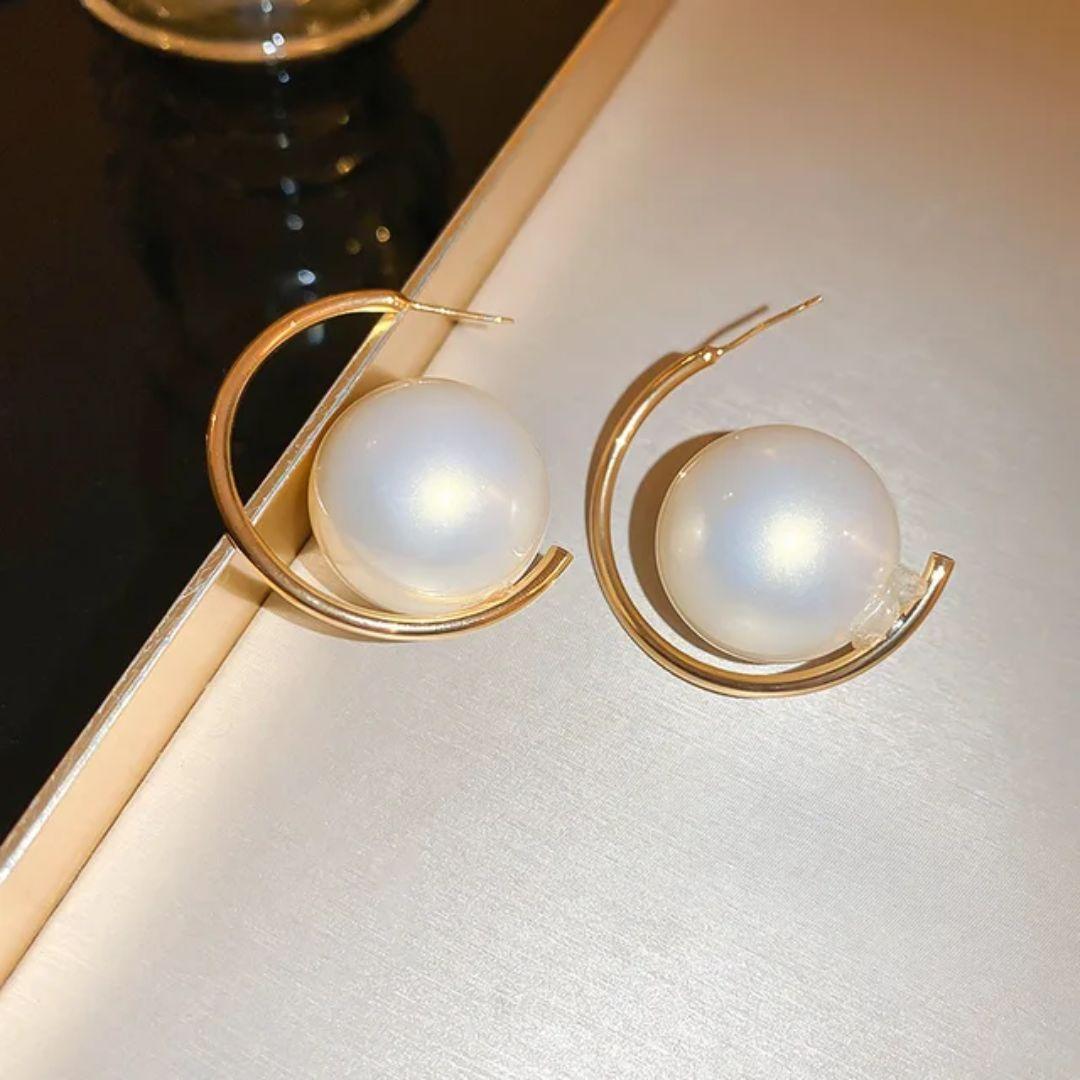 Dreamy Pearl Loops Earring