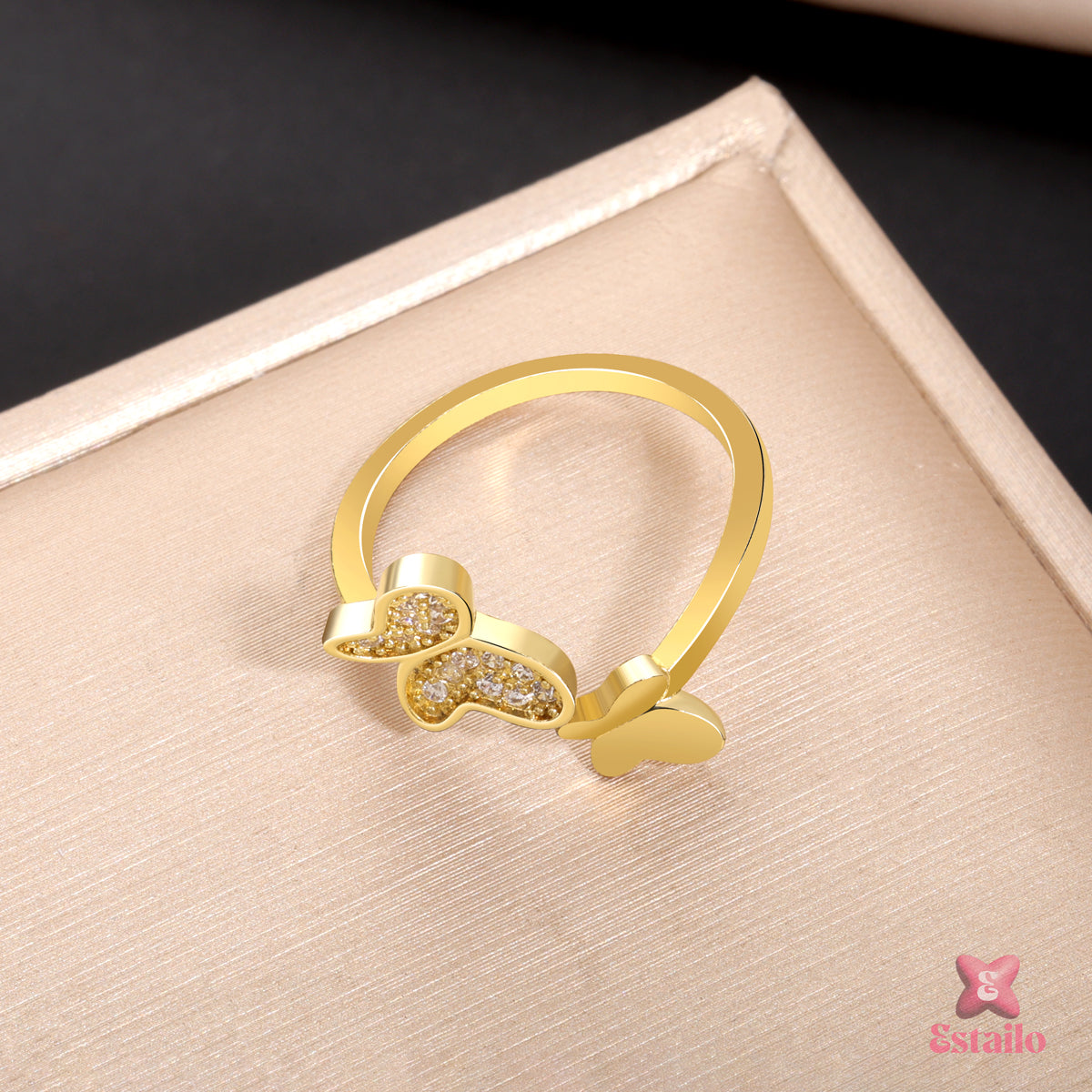 Glimmer wing Ring