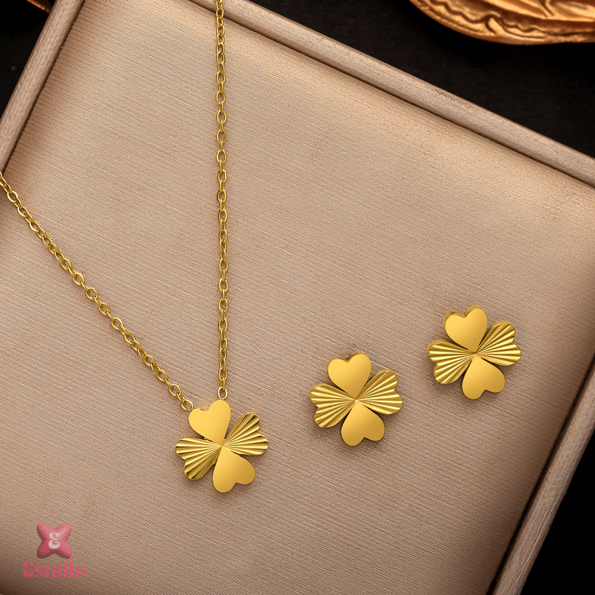 Timeless Golden Clover Set