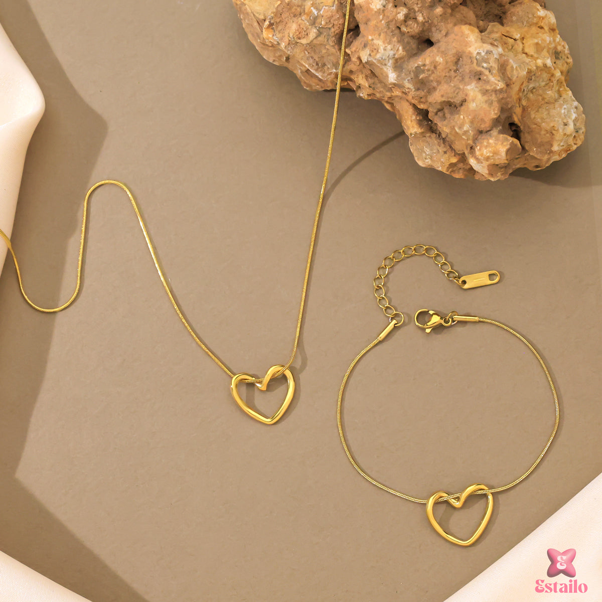 Gold Minimalist Heart Set