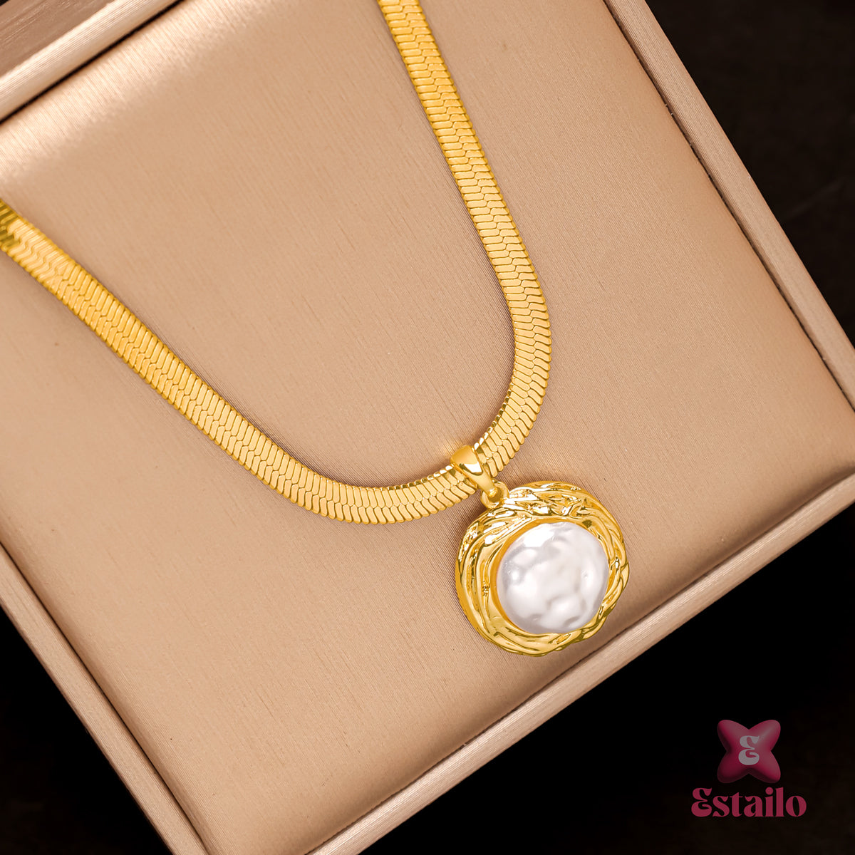 Pearl Embrace Necklace