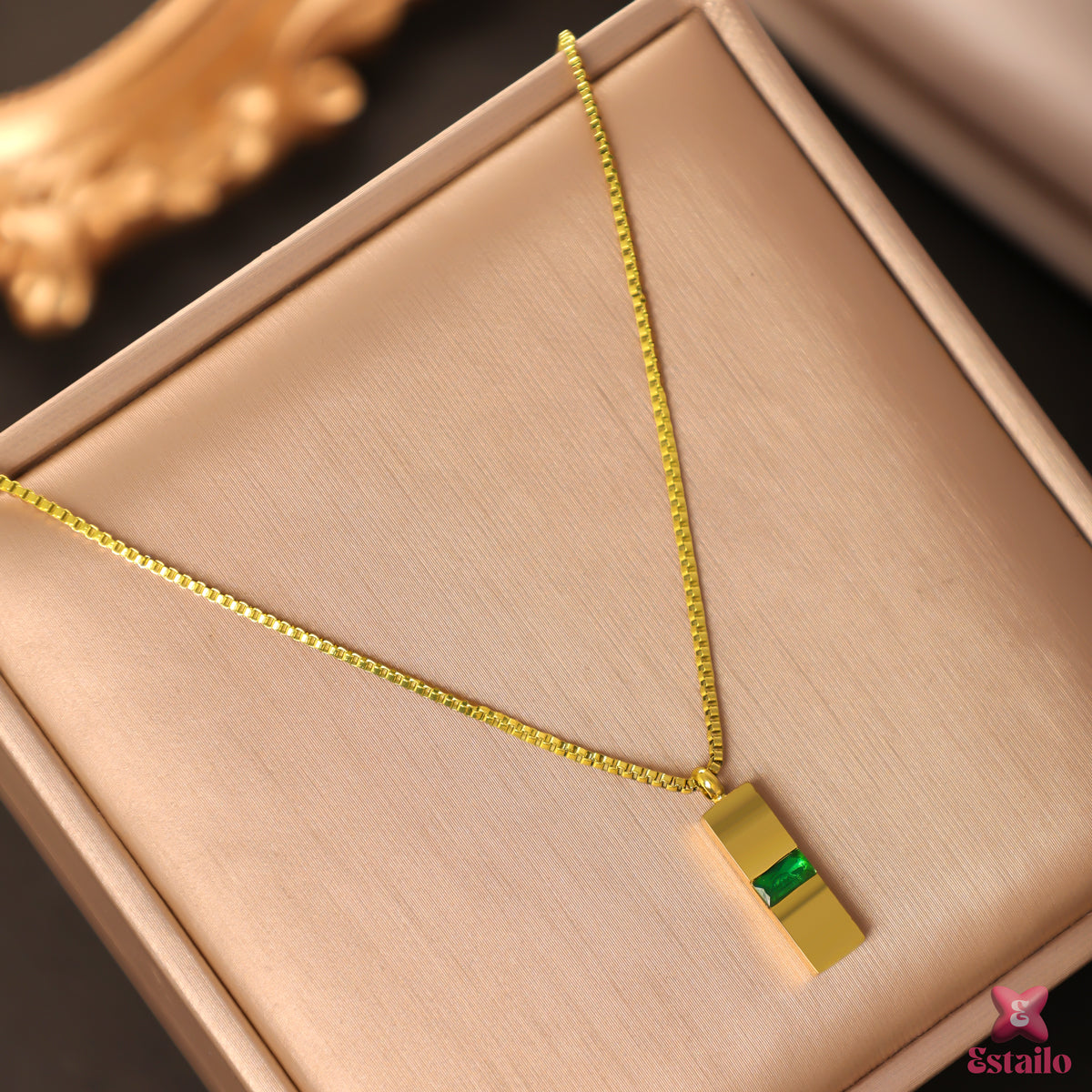 Sleek Emerald Accent Necklace