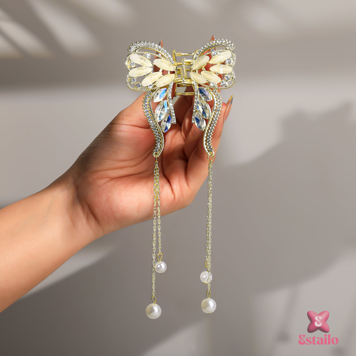 Golden Flutter Charm Claw