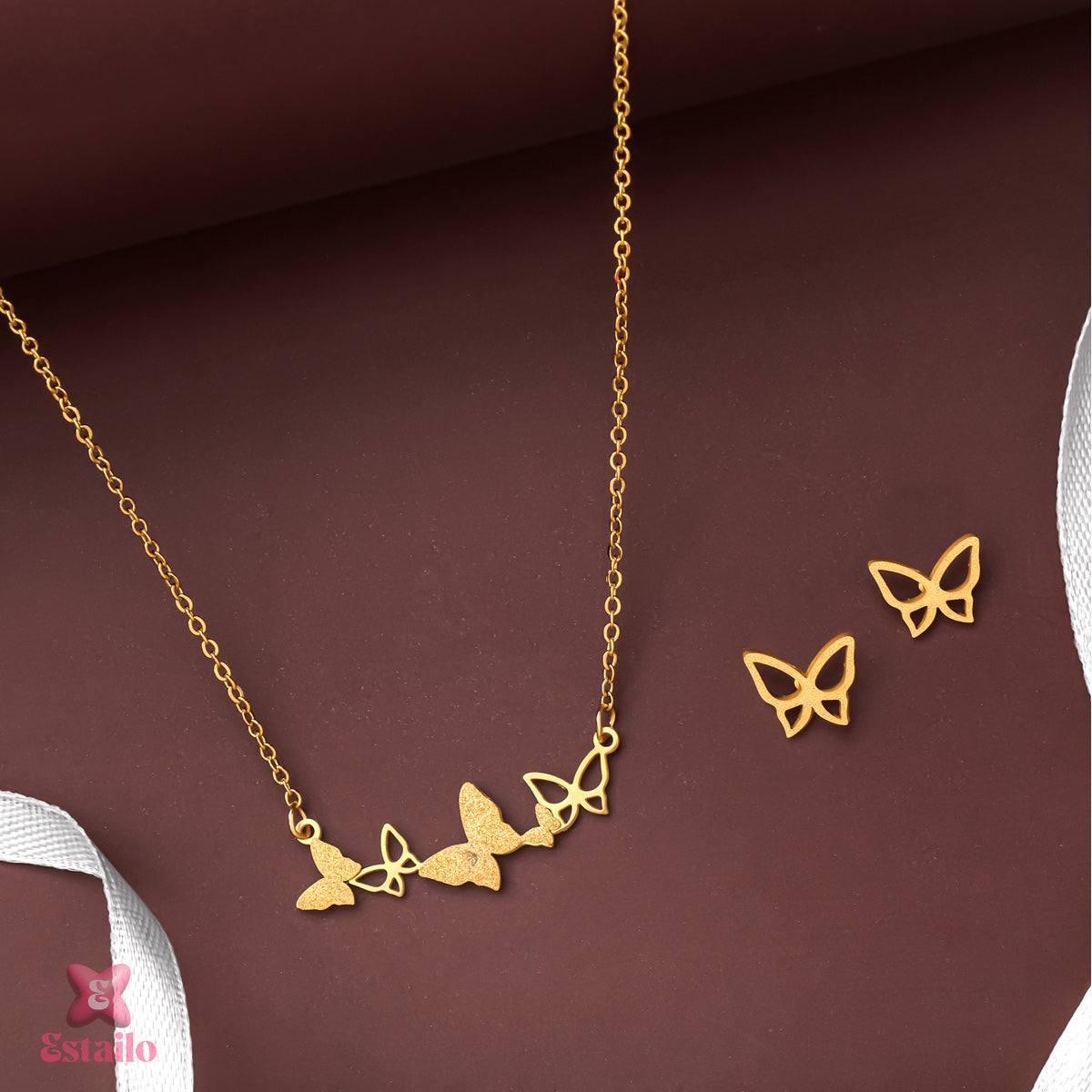 Fluttering Hearts Necklace Set