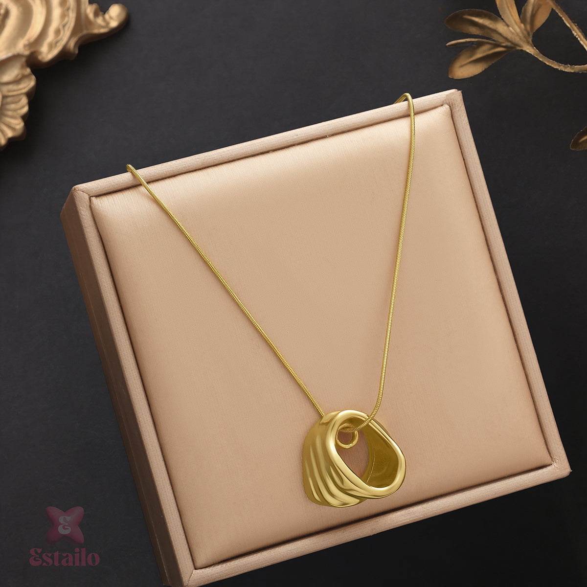 Golden Wave Sculpt Necklace