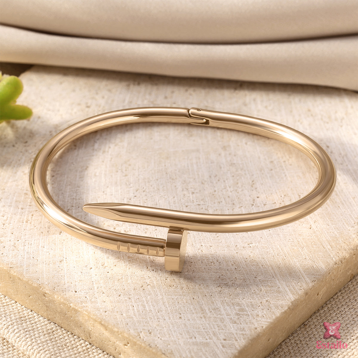 Modern Clou Bangle