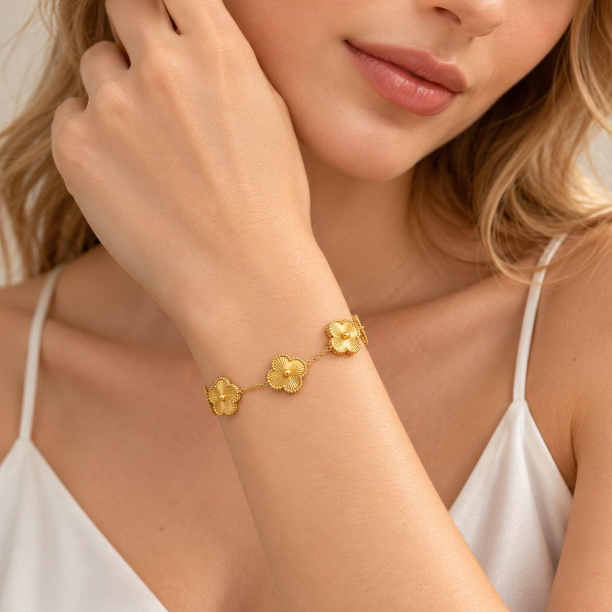 Blazing Clover Chain Bracelet