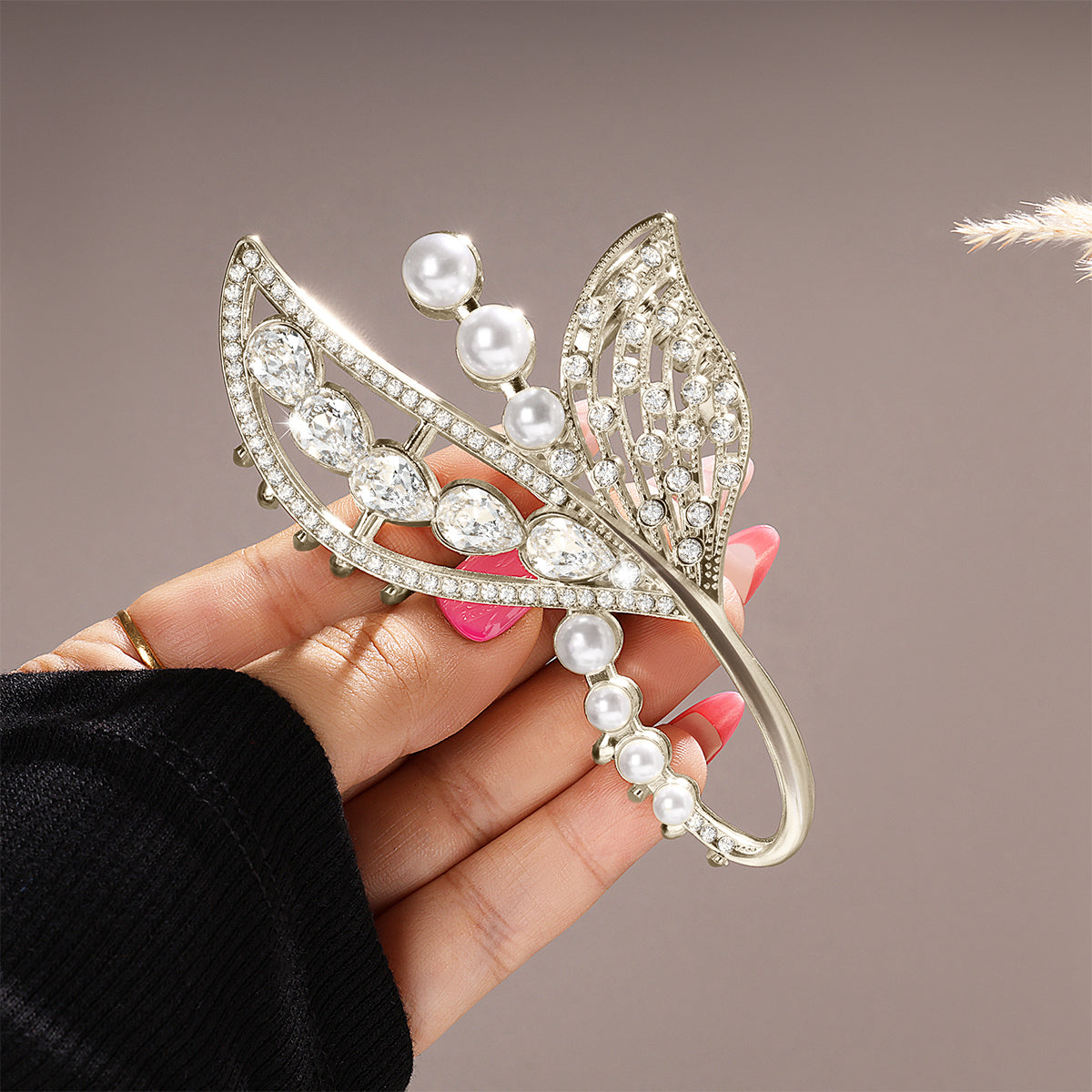 Rhinestone Pearl Brooch Claw