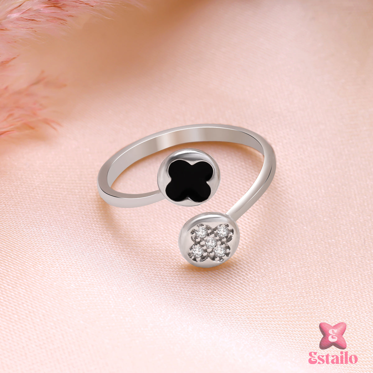 Eclipse Clover Ring