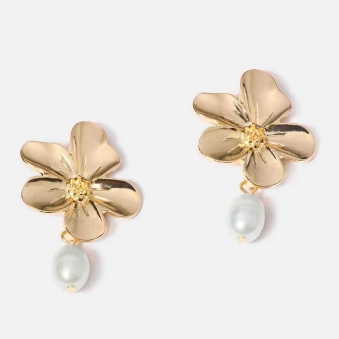 A Pearl Of Flower Earrings
