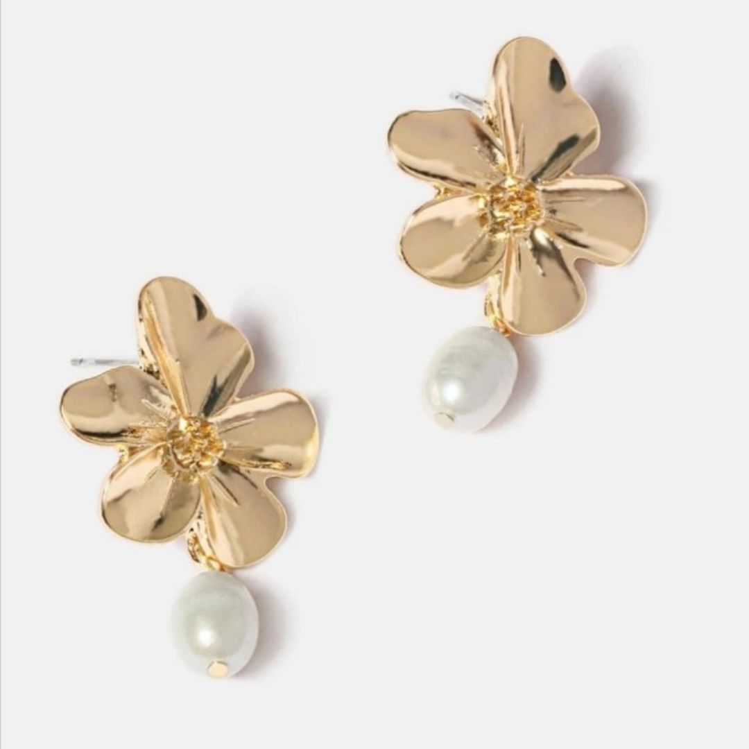 A Pearl Of Flower Earrings