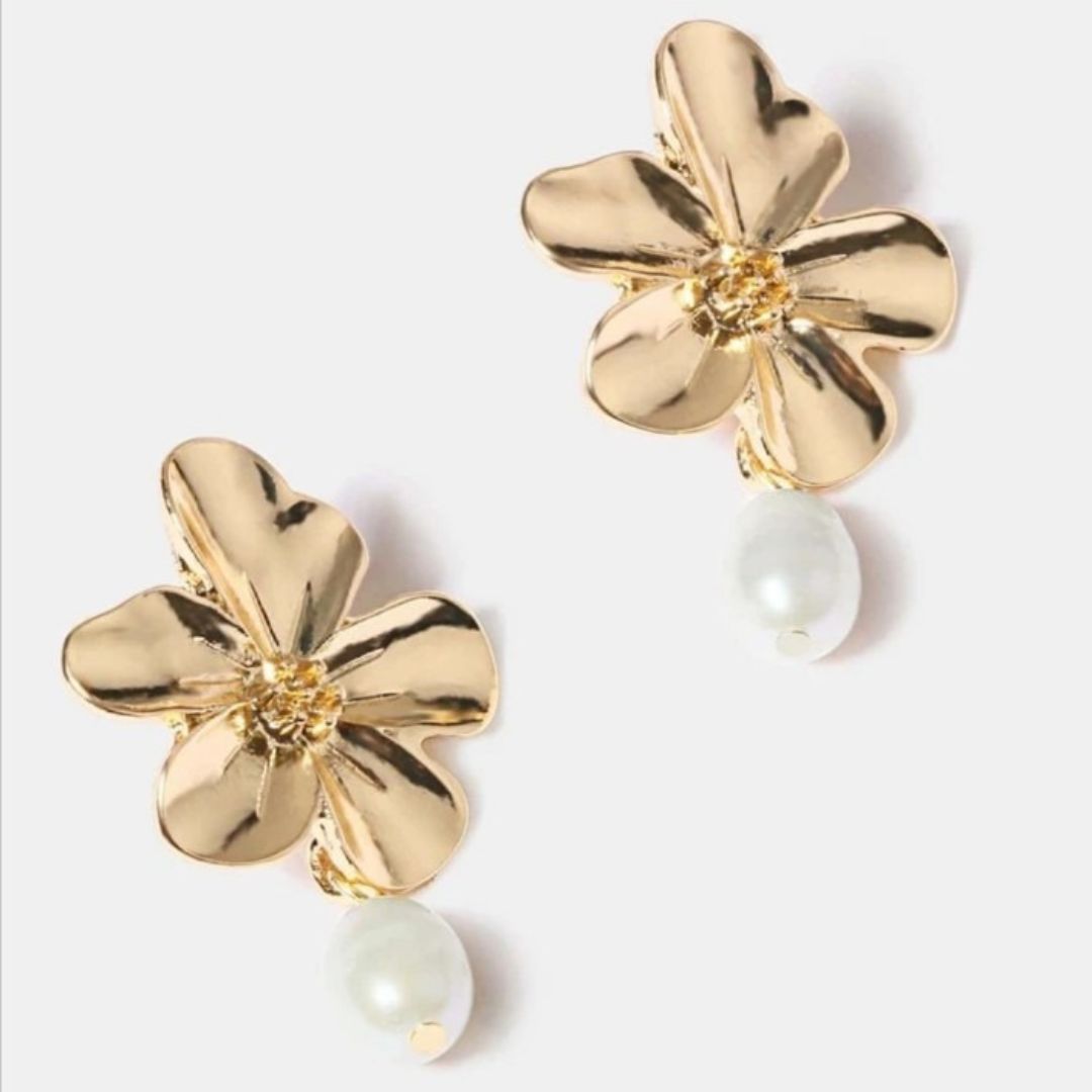 A Pearl Of Flower Earrings