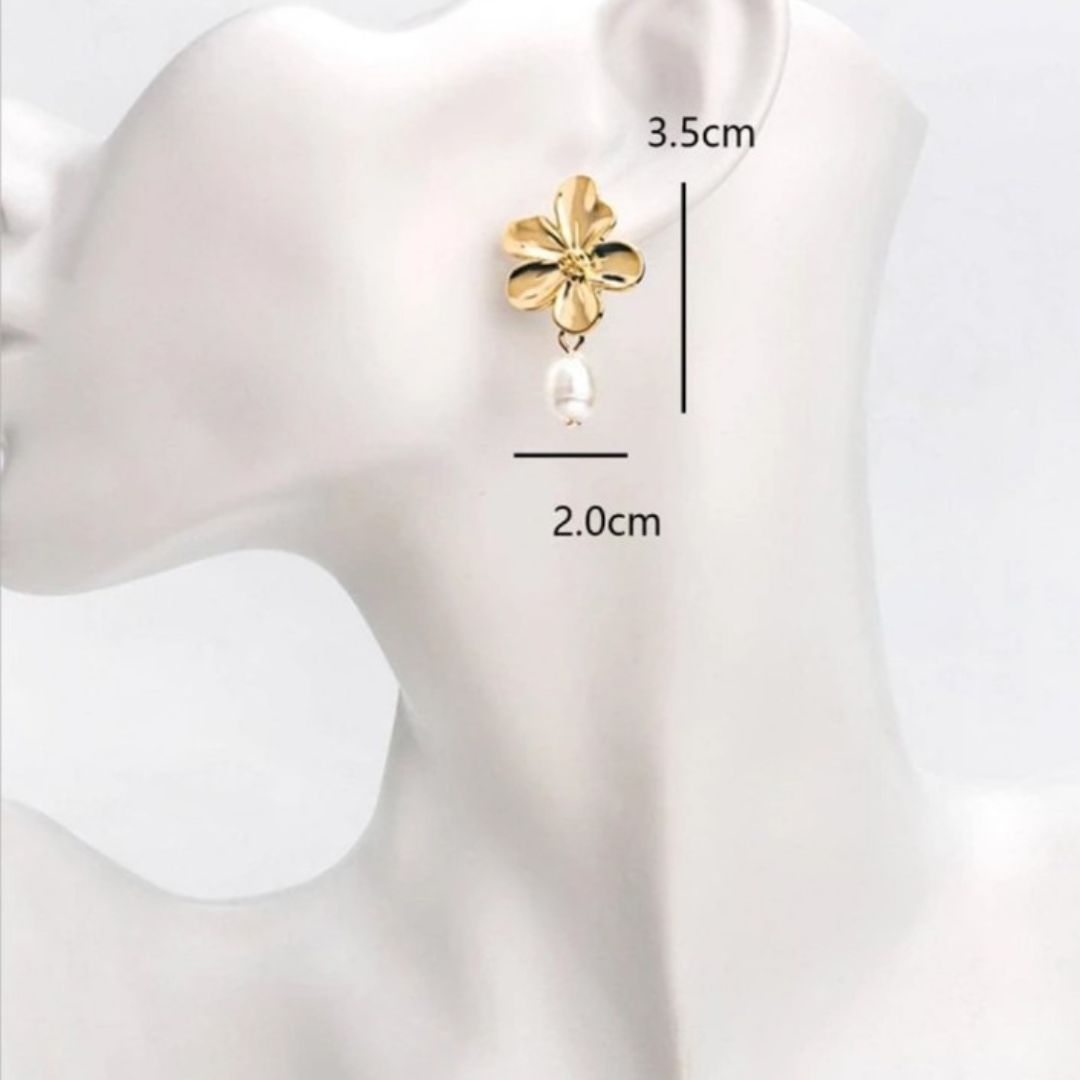 A Pearl Of Flower Earrings
