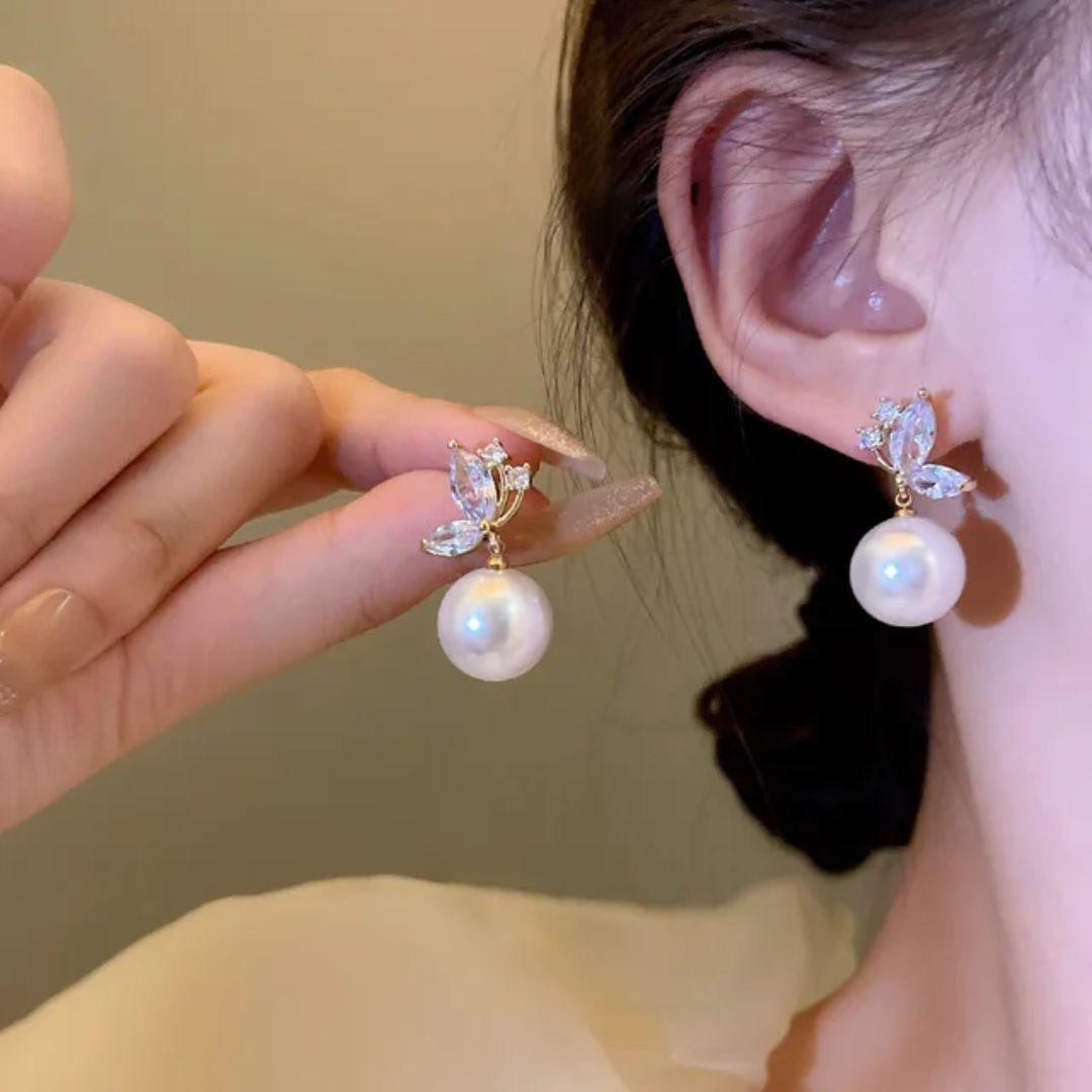 Bold Charm Pearl Earring