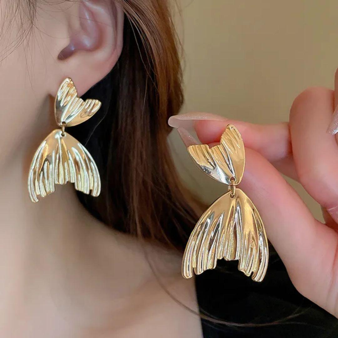 Blind Date Golden Earrings