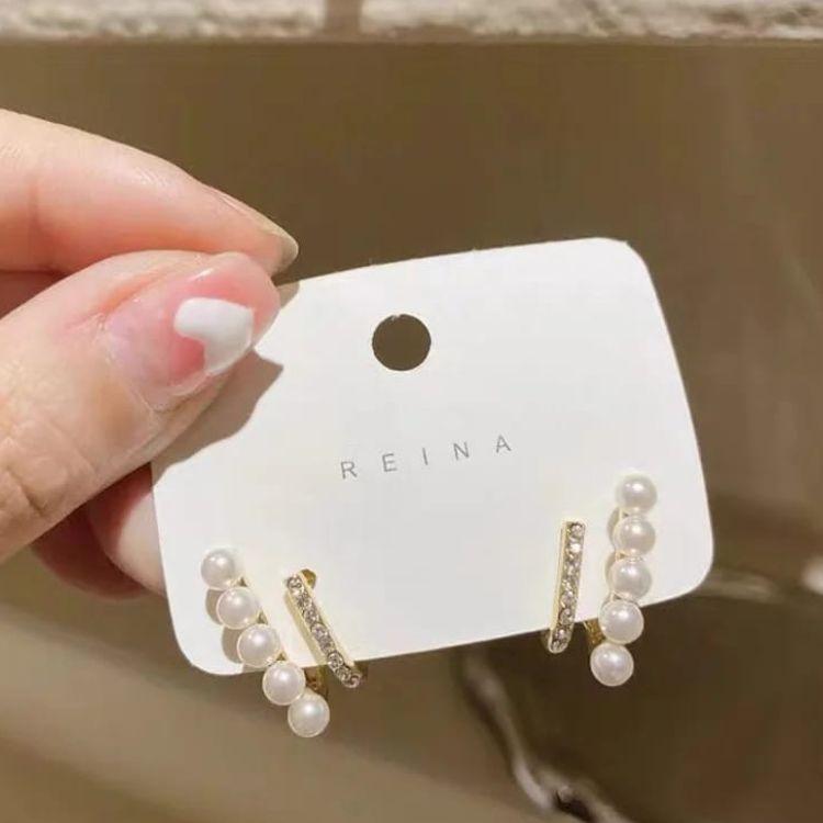 Pearl Radiance Stud Earring